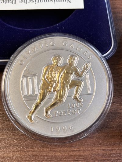 【海寧潮】获奖币蒙古1996年奥运跑步5盎司仿古镶嵌黄金银币,获1996年德国硬币排行榜前十