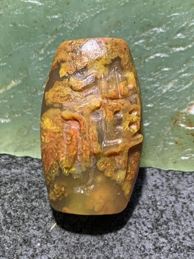 精美亚光黄金草花纹战国红玛瑙手工雕刻禅字随形勒子一颗 - 精美亚光黄金草花纹战国红玛瑙手工雕刻禅字随形勒子一颗