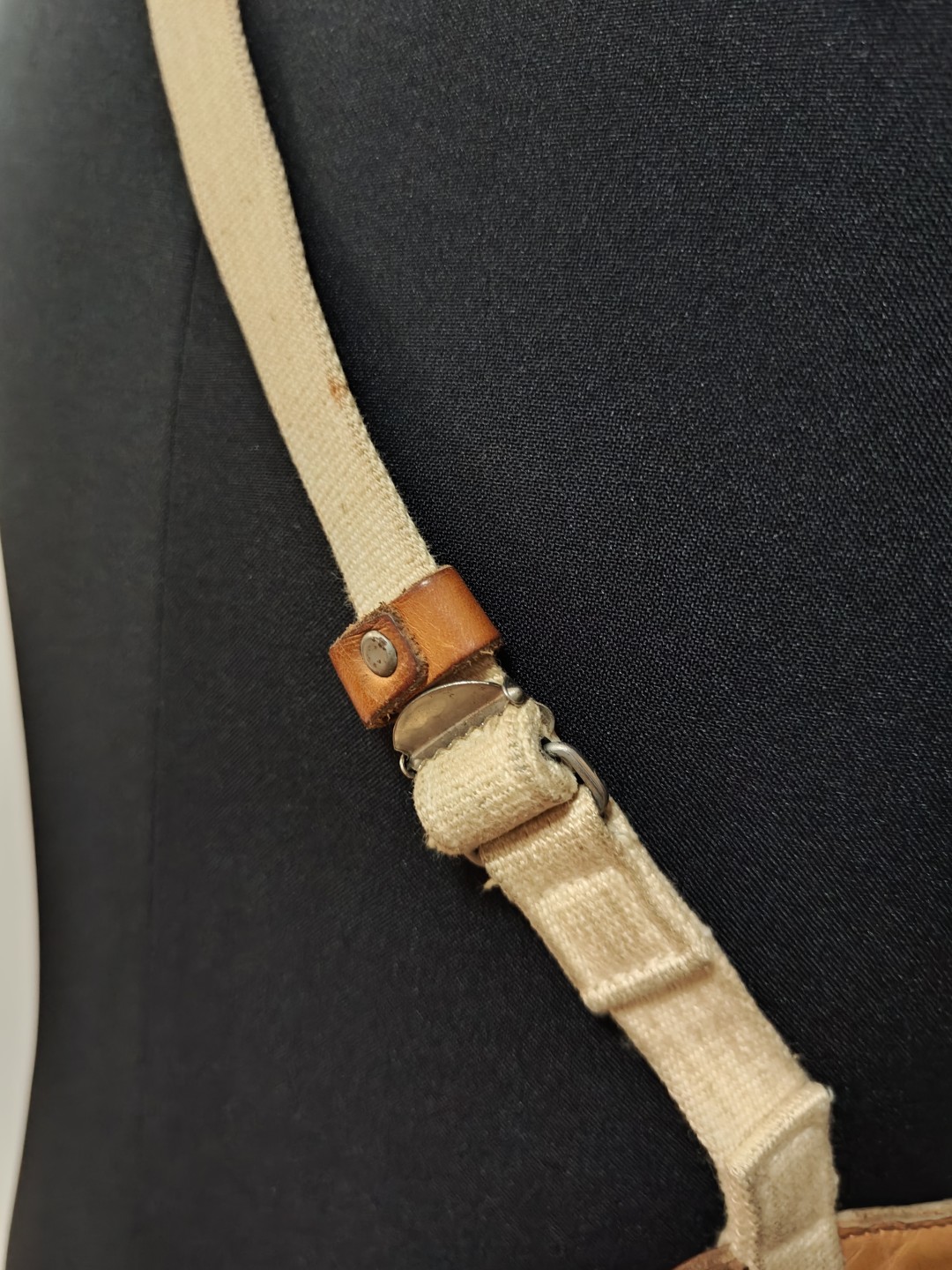 全场0元起拍 第50期 咸鱼国勋章拍卖专场 4月26日（周三）下午6：00开始 东德国安用 隐藏式腋下马卡工具套