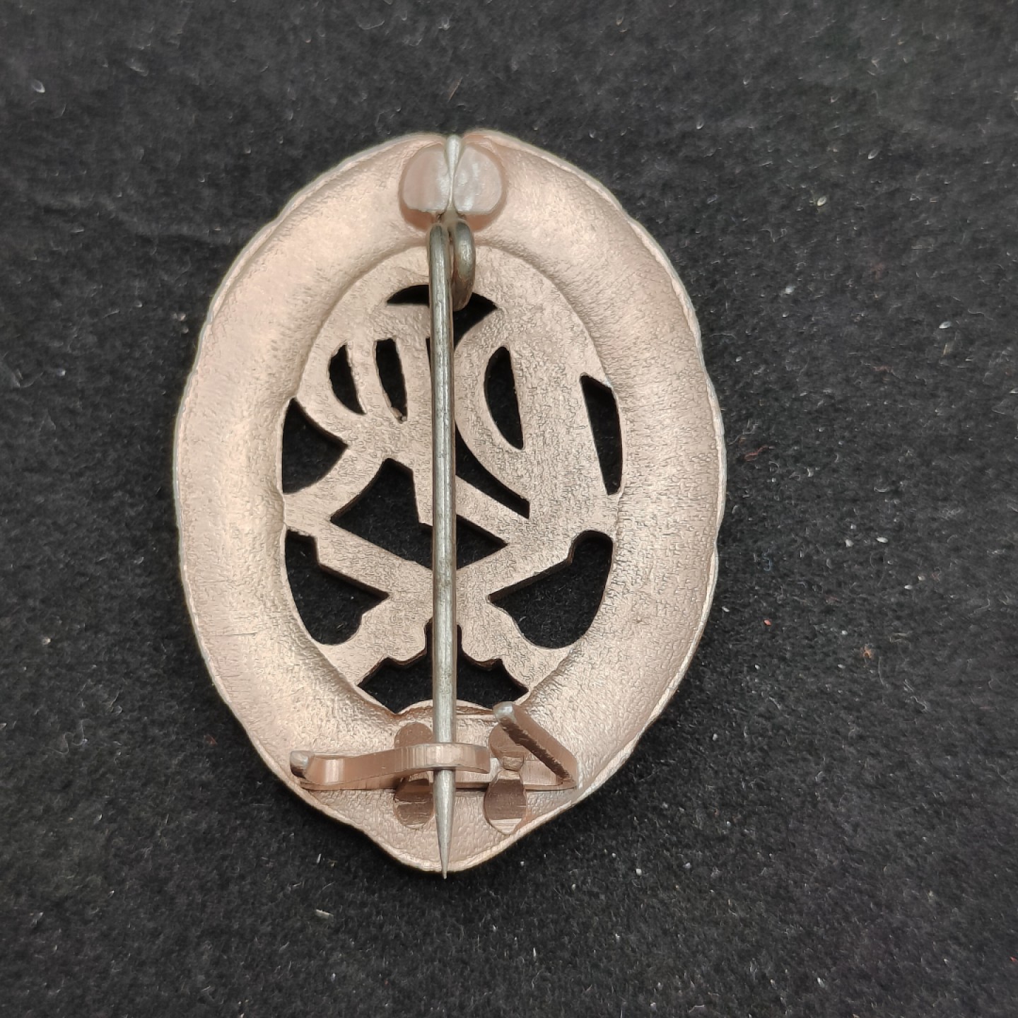 全场0元起拍 第50期 咸鱼国勋章拍卖专场 4月26日（周三）下午6：00开始 东德射击技能章