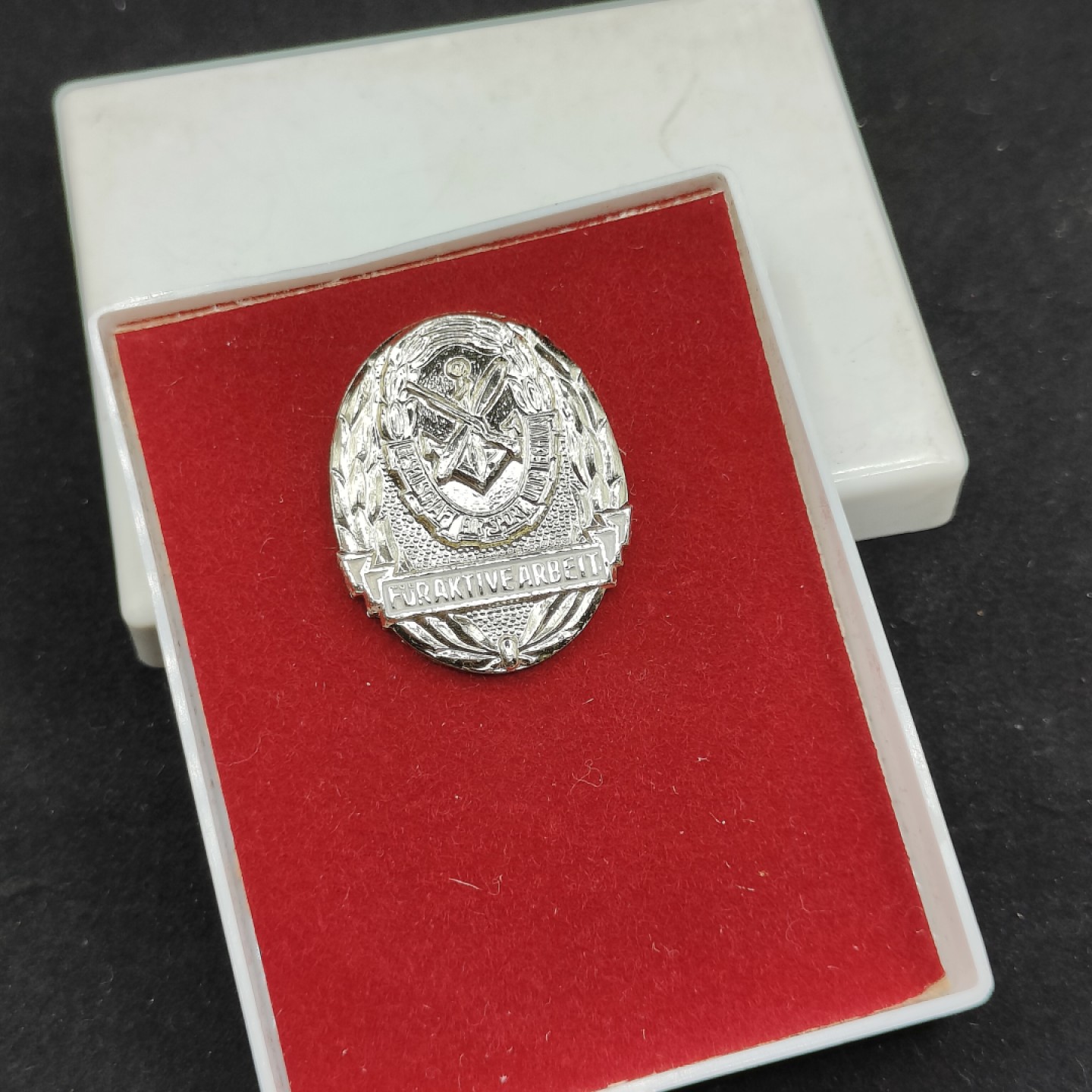 全场0元起拍 第50期 咸鱼国勋章拍卖专场 4月26日（周三）下午6：00开始 东德gst技能章