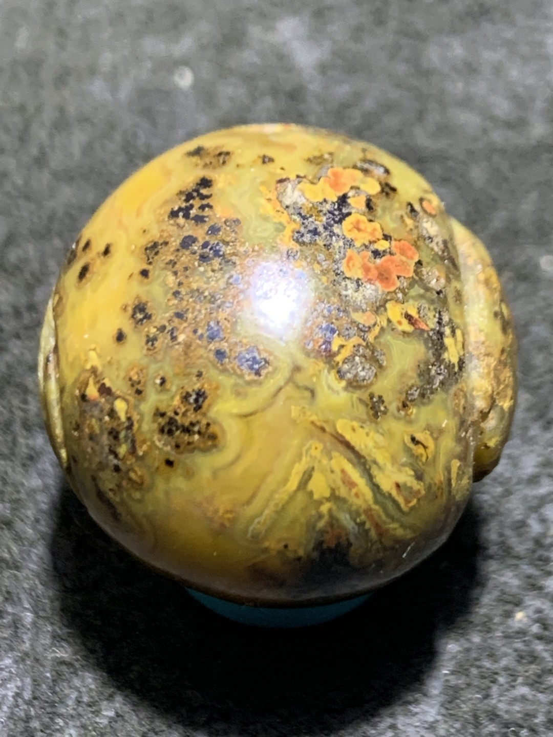 精美原皮草花纹战国红玛瑙手工雕刻红眼玉兔珠一个