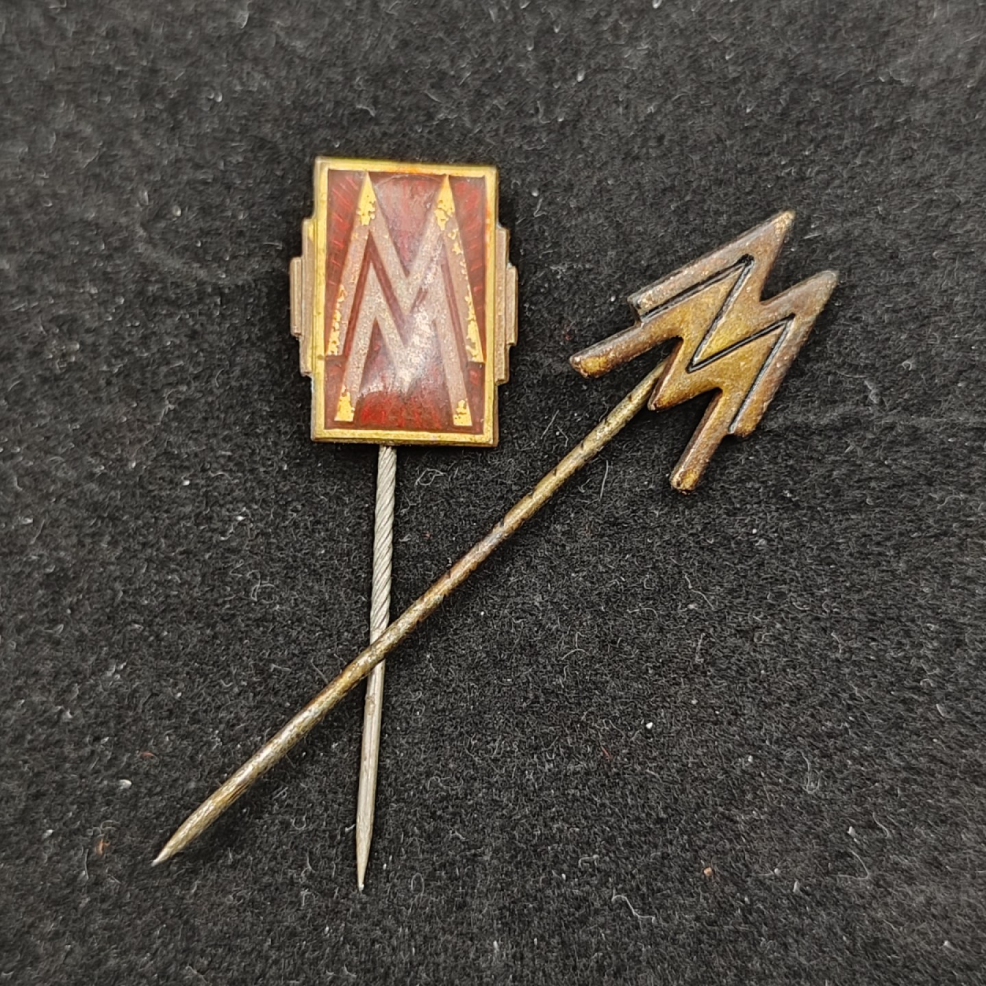 全场0元起拍 第50期 咸鱼国勋章拍卖专场 4月26日（周三）下午6：00开始 德国莱比锡博览会徽章两个