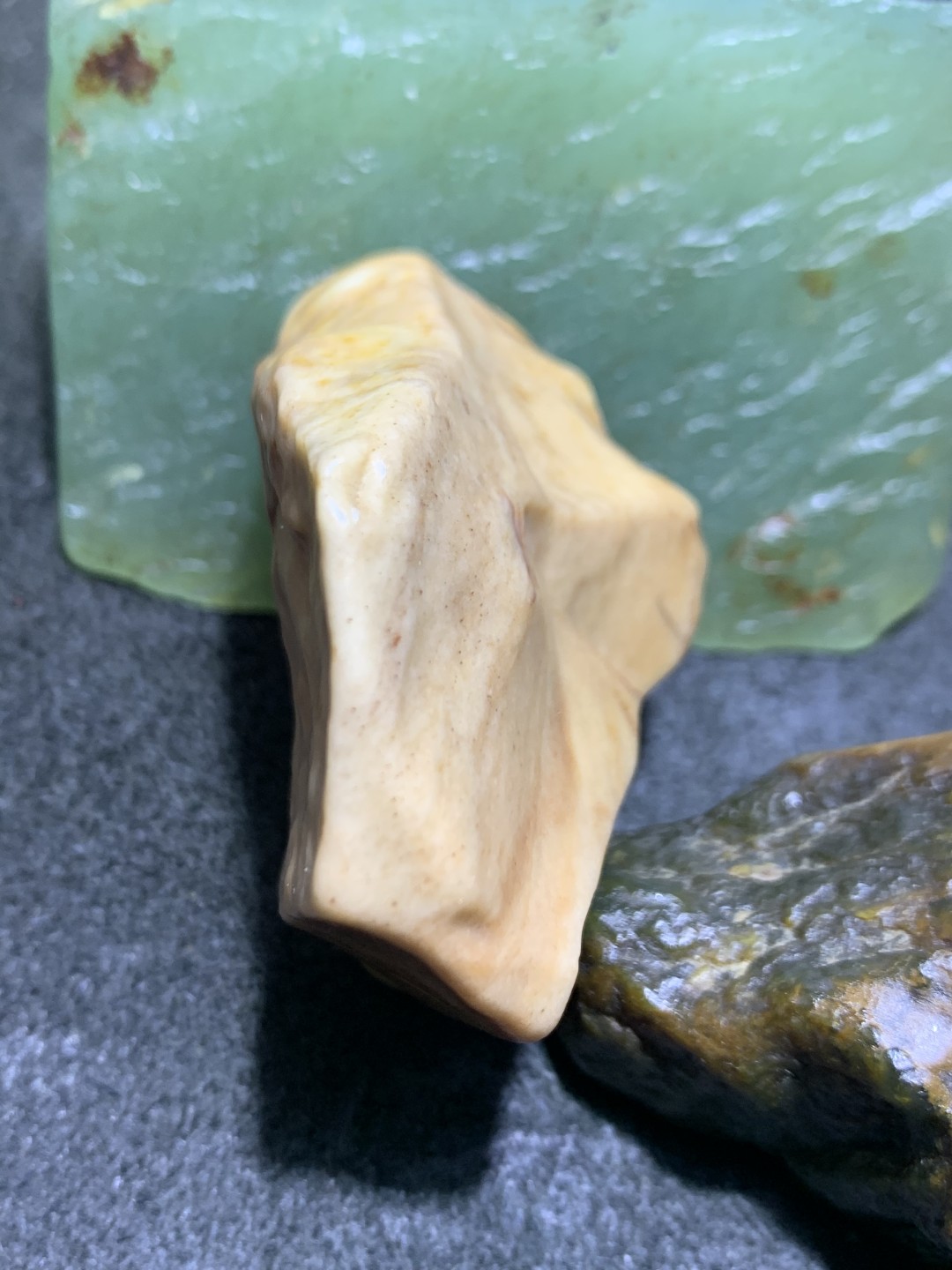 精美戈壁彩玉手工雕刻天地人把件（吊坠)一个！