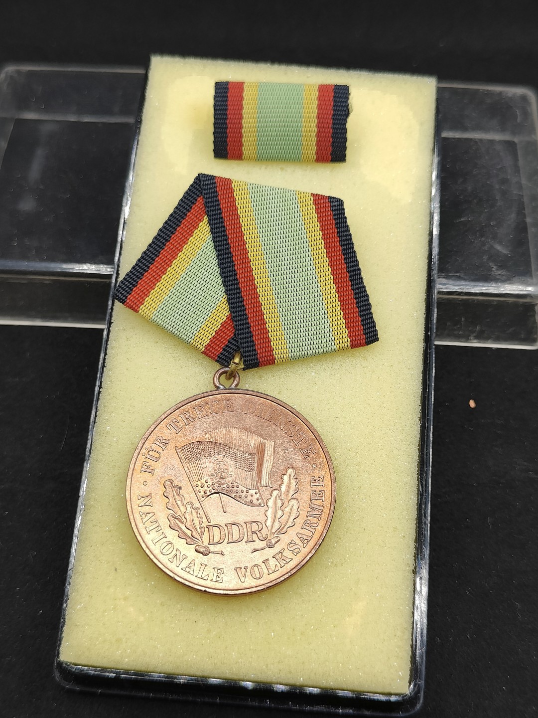 全场0元起拍 第50期 咸鱼国勋章拍卖专场 4月26日（周三）下午6：00开始 东德人民军5年服役章