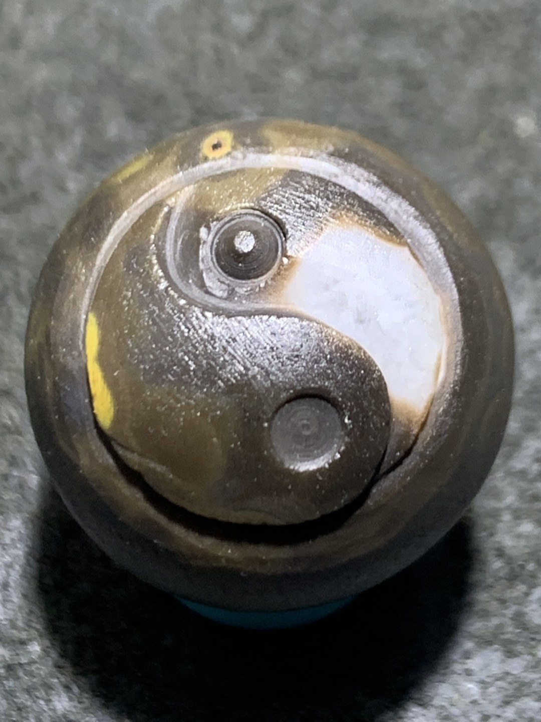 精美亚光战国红玛瑙手工俏色巧雕太极珠一颗！