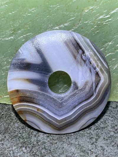 精美亚光高玉化缠丝玛瑙手工雕刻佛字平安扣一个 ，寓意：佛在心中， - 精美亚光高玉化缠丝玛瑙手工雕刻佛字平安扣一个 ，寓意：佛在心中，