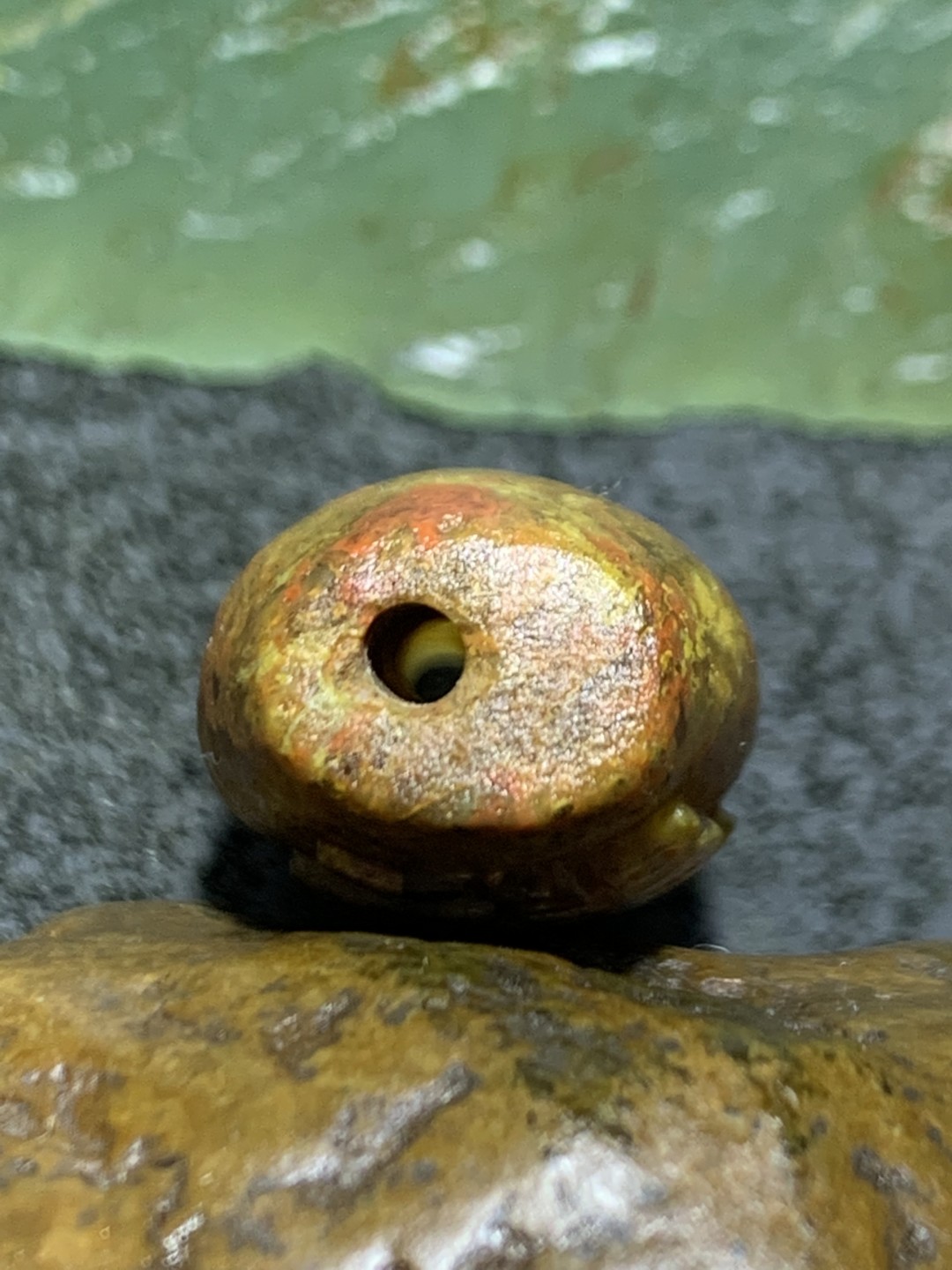 精美亚光黄金草花纹战国红玛瑙手工雕刻禅字随形勒子一颗