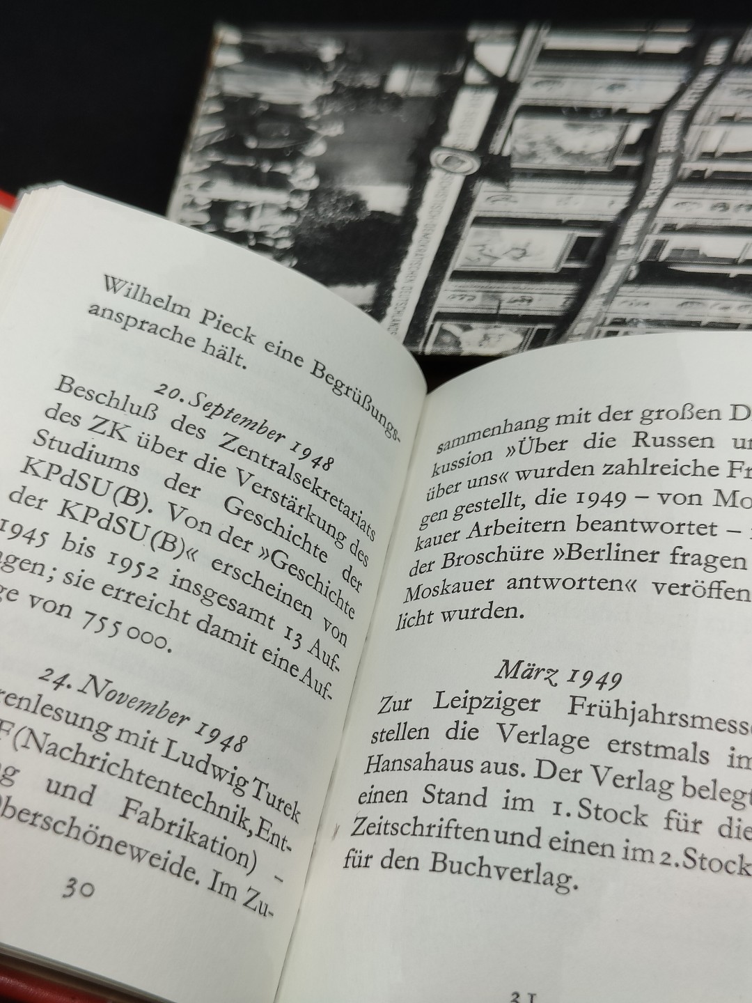 全场0元起拍 第50期 咸鱼国勋章拍卖专场 4月26日（周三）下午6：00开始 东德袖珍书，200页左右