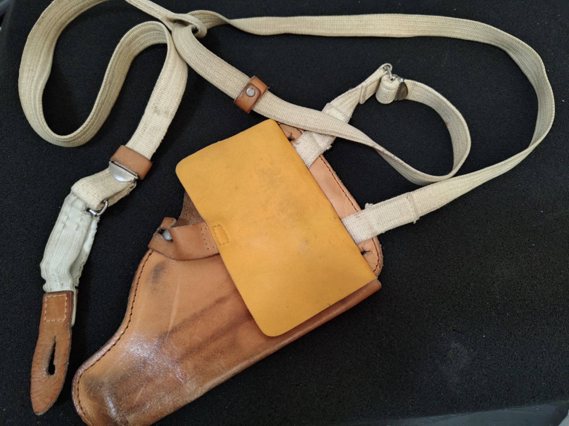 全场0元起拍 第50期 咸鱼国勋章拍卖专场 4月26日（周三）下午6：00开始 东德国安用 隐藏式腋下马卡工具套