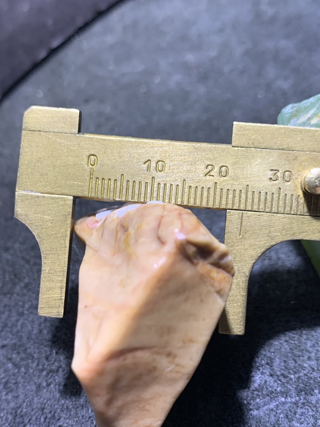 精美戈壁彩玉手工雕刻天地人把件（吊坠)一个！