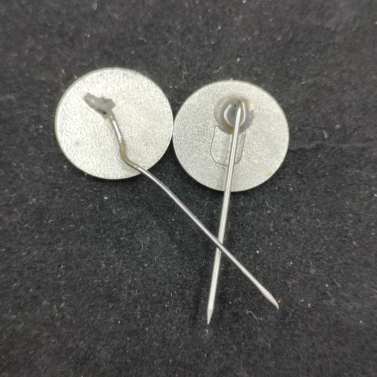 全场0元起拍 第50期 咸鱼国勋章拍卖专场 4月26日（周三）下午6：00开始 东德卡尔马克思与恩斯特台尔曼纪念章两个