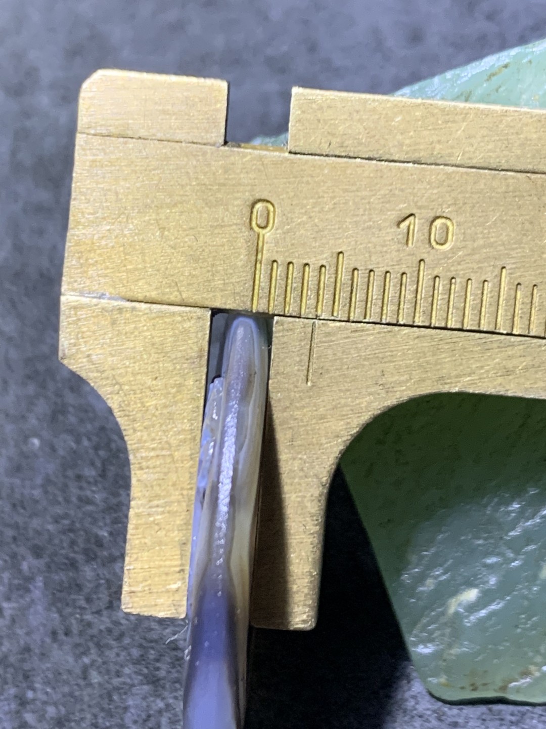精美亚光高玉化缠丝玛瑙手工雕刻佛字平安扣一个 ，寓意：佛在心中，