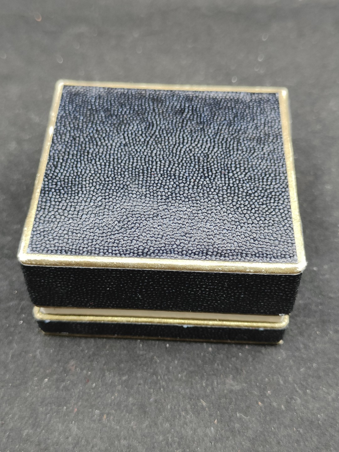 全场0元起拍 第50期 咸鱼国勋章拍卖专场 4月26日（周三）下午6：00开始 东德民主妇女联盟奖章 金级