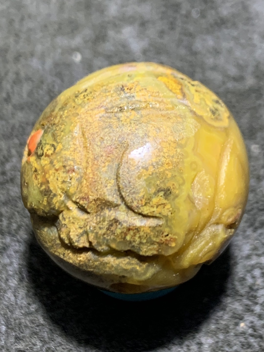 精美原皮草花纹战国红玛瑙手工雕刻红眼玉兔珠一个