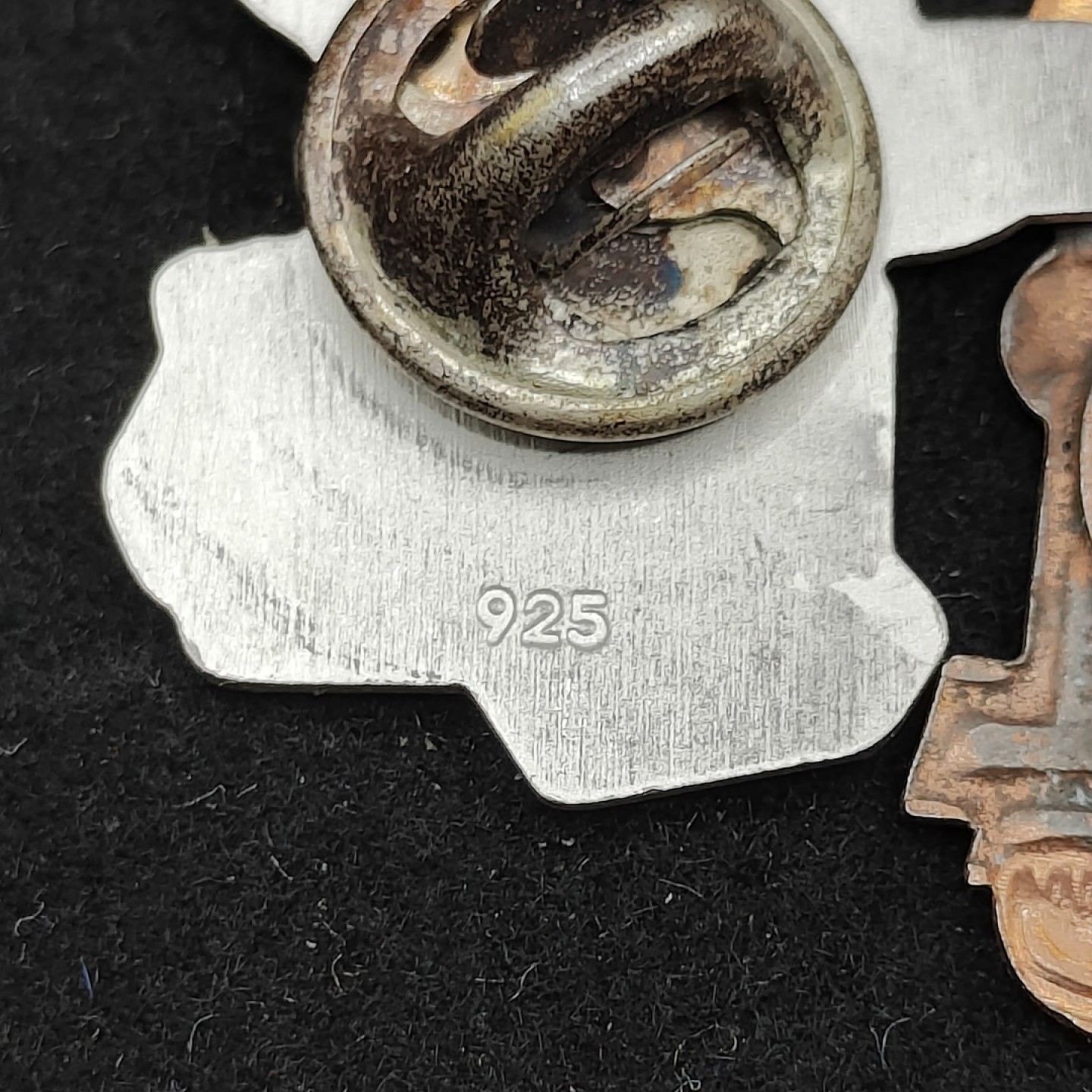 全场0元起拍 第50期 咸鱼国勋章拍卖专场 4月26日（周三）下午6：00开始 东德徽章一组 其中一枚为银制