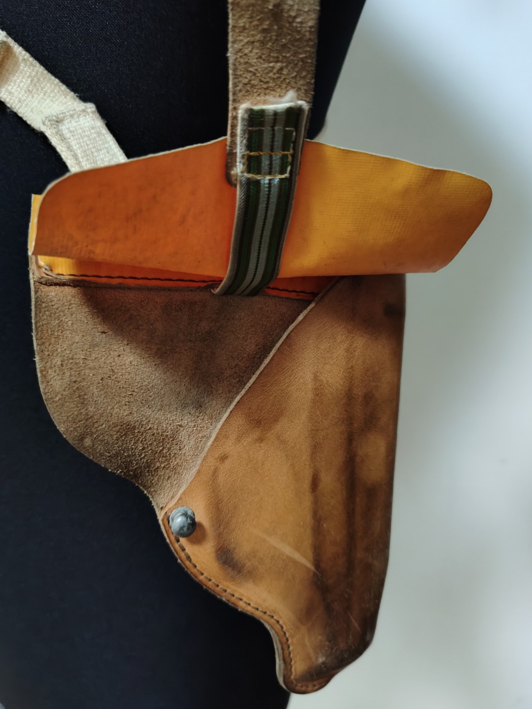 全场0元起拍 第50期 咸鱼国勋章拍卖专场 4月26日（周三）下午6：00开始 东德国安用 隐藏式腋下马卡工具套