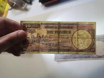 238.【鲸贝乐淘★两拍包邮】三字经·第“亲师友，习礼仪”号拍卖 【越南🇻🇳】1947年东方汇理银行10元2张一对，流通品相如图所示