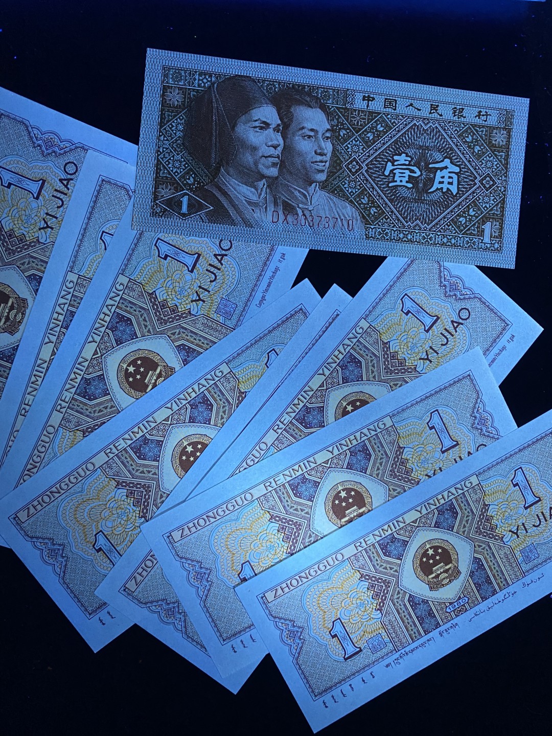 一线荧光币第120期拍场 8001DX特稀冠小金牡丹黄金甲，非常稀少，DX30373721_30，仅此一组，出完没货！裸币标十，绝品无斑无油