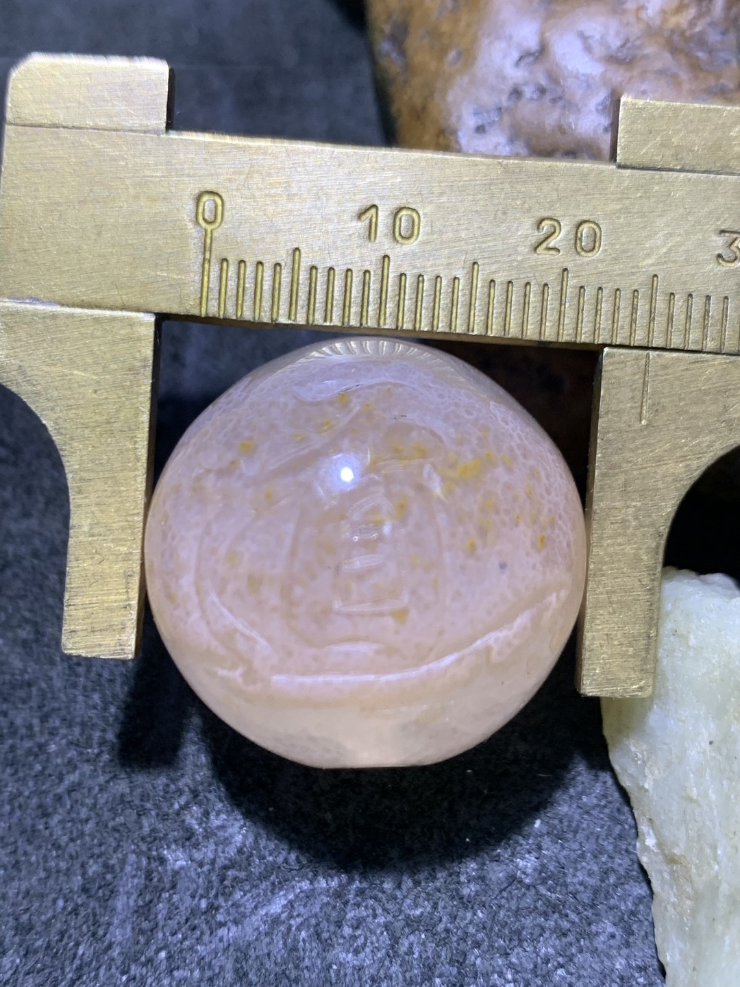 精美满冰飘战国红玛瑙手工雕刻道字圆珠一颗！