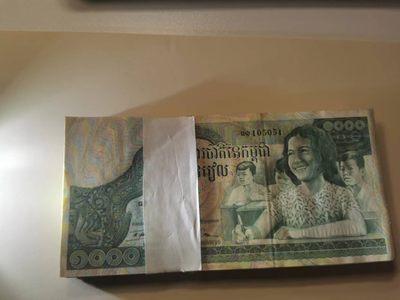 238.【鲸贝乐淘★两拍包邮】三字经·第“亲师友，习礼仪”号拍卖 【柬埔寨🇰🇭★百张混刀】1973年1000瑞尔，大部分连号有222豹子号，全新未流通好品相，极近UNC如图