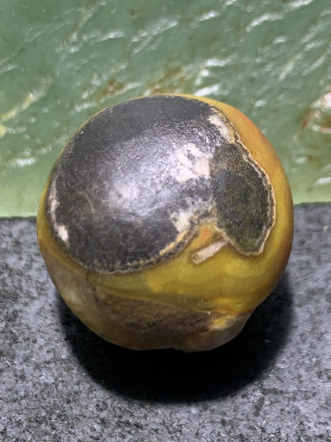 精美原皮天眼纹战国红玛瑙手工俏色巧雕一心向佛意境吊坠一个，