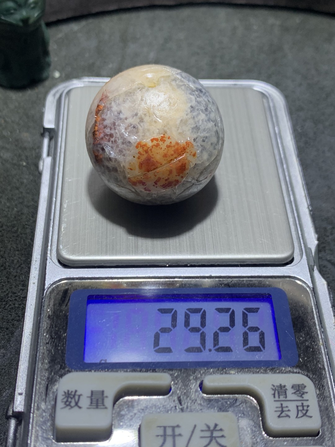 精美亚光冰飘糖心料战国红玛瑙手工俏色巧雕仿裂纹甲虫珠一个，