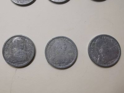 238.【鲸贝乐淘★两拍包邮】三字经·第“亲师友，习礼仪”号拍卖 【越南🇻🇳】法属流通铝币10枚，5分丰收女神头像，难得好品相如图，带原光