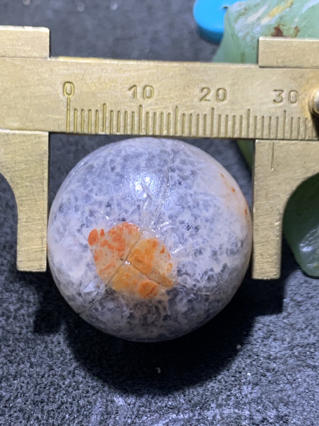 精美亚光冰飘糖心料战国红玛瑙手工俏色巧雕仿裂纹甲虫珠一个，
