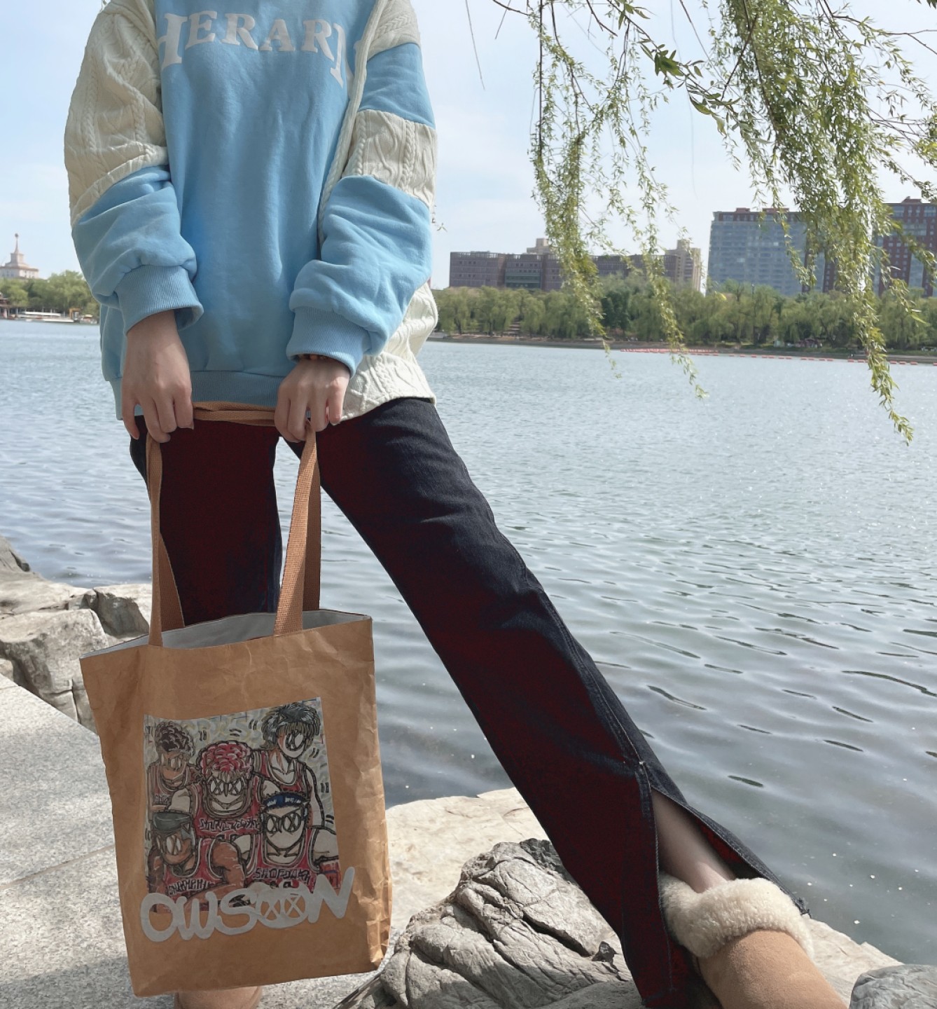 零元拍：展会热卖款，歪歪 OWSON系列杜邦纸手提袋  复古牛皮色防水洗杜邦环保潮流手袋《钢铁侠》，尺寸约35/38.5CM。