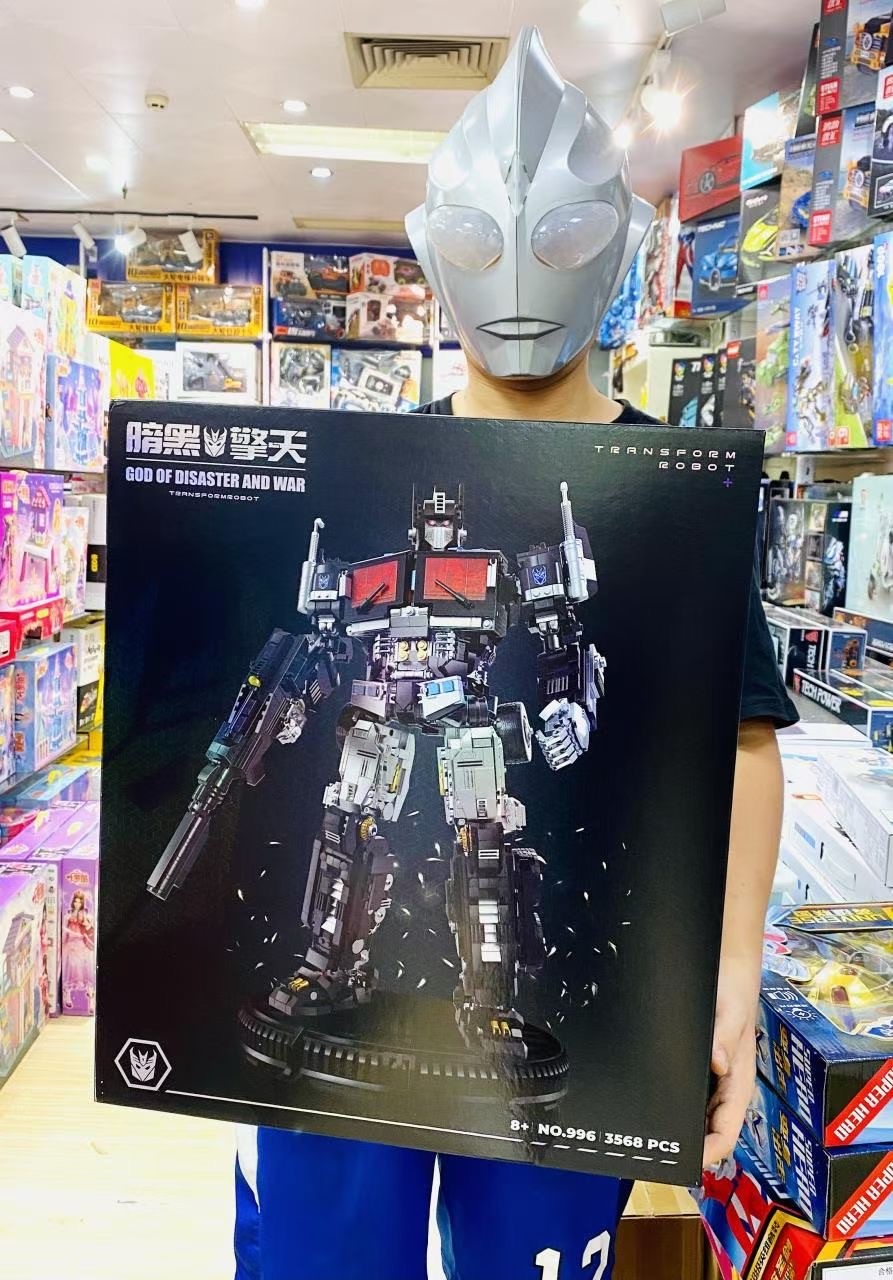 零元拍：超大擎天柱积木拼装模型，高度约46厘米，3568粒。很重很大，全新未拆。