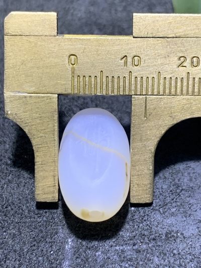 精美亚光高玉化海洋玉髓手工俏色巧雕佛字桶珠一个！ 精美亚光高玉化海洋玉髓手工俏色巧雕佛字桶珠一个！