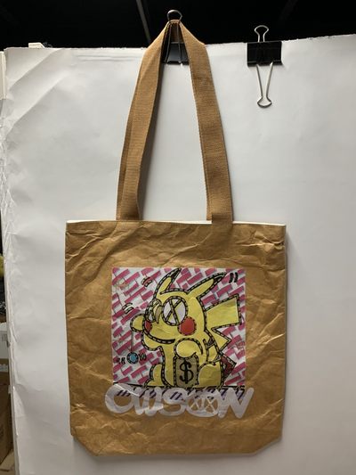 零元拍：展会热卖款，歪歪 OWSON系列杜邦纸手提袋  复古牛皮色防水洗杜邦环保潮流手袋《皮卡丘》，尺寸约35/38.5CM。 - 零元拍：展会热卖款，歪歪 OWSON系列杜邦纸手提袋  复古牛皮色防水洗杜邦环保潮流手袋《皮卡丘》，尺寸约35/38.5CM。