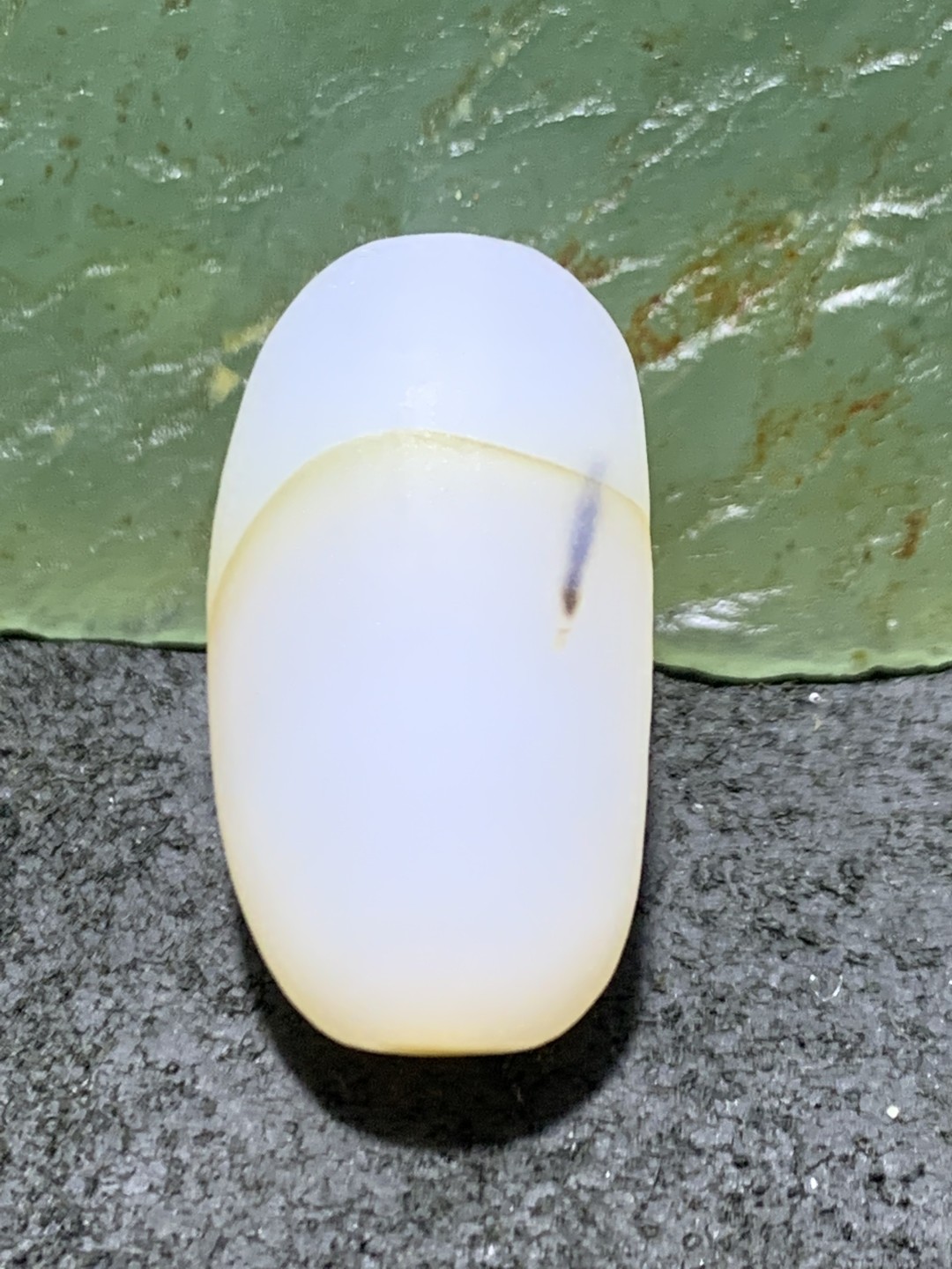 精美亚光高玉化海洋玉髓手工俏色巧雕佛字桶珠一个！