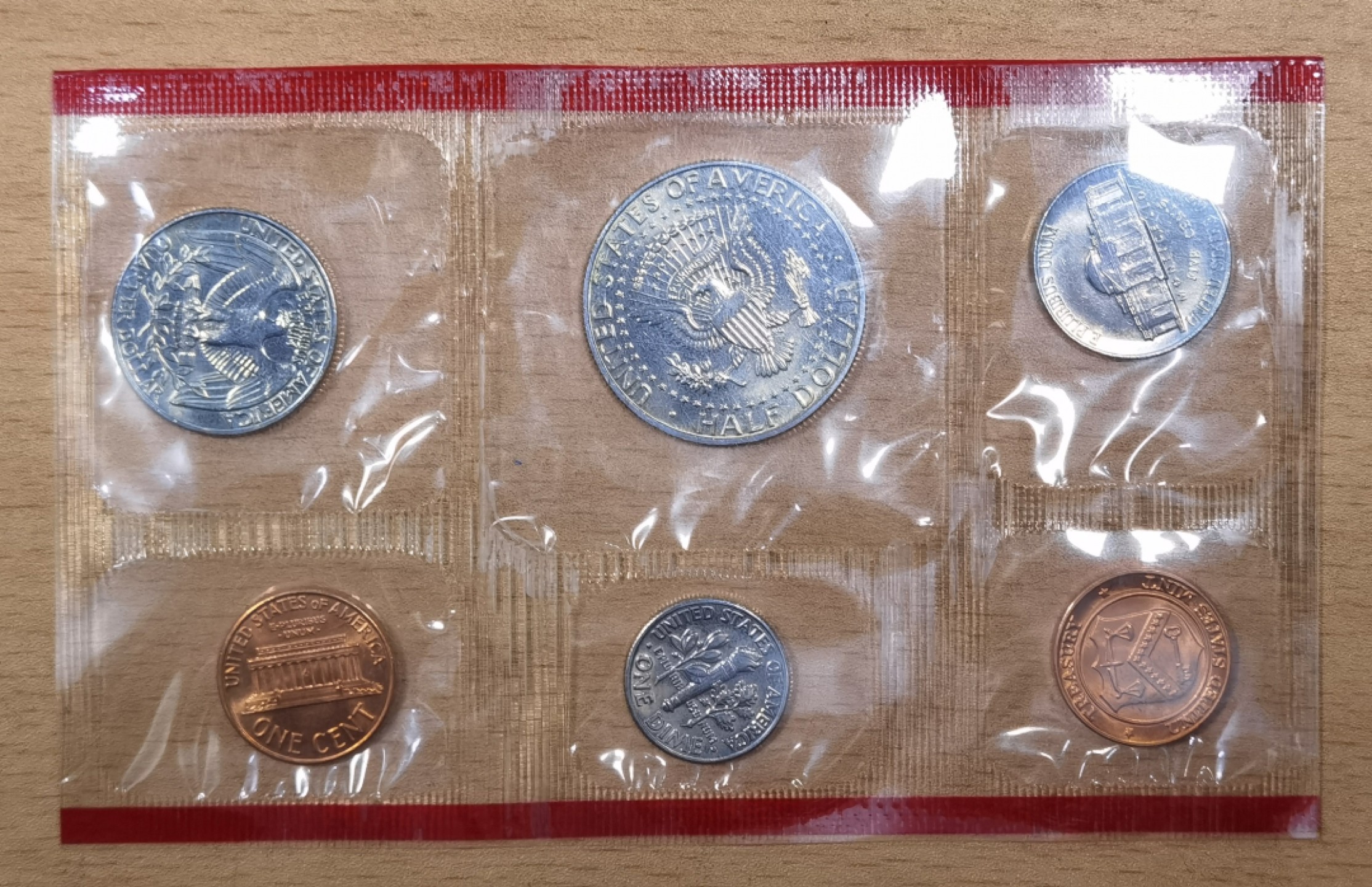 北京马甸外国币专卖微拍第九十六期，外国非贵金属纪念币，流通币专场，陆续上新，欢迎关注 1990年美国塑料封装套币D版