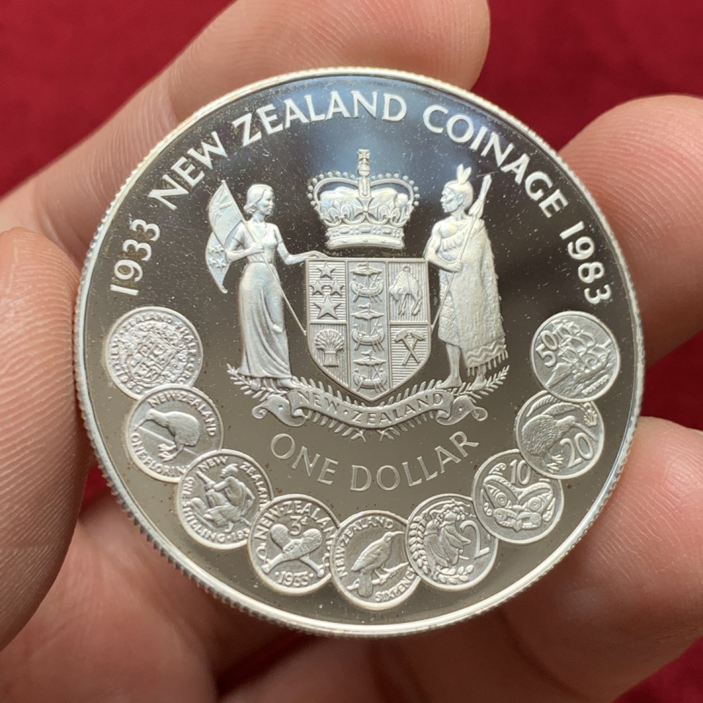 《竞宝斋》第159场-周日，周一 2场 (全场包邮) 新西兰1983年1元精制纪念银币，货币发行50周年，币中币造型，克朗型27克925银