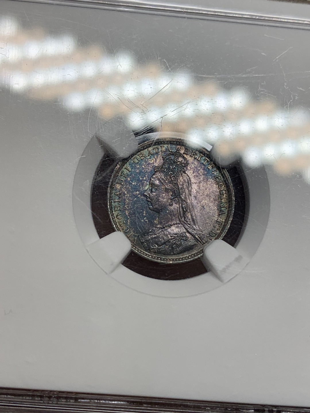 《竞宝斋》第159场-周日，周一 2场 (全场包邮) NGC-MS65 英国1887年维多利亚高冠三便士，原始彩浆，光度一流