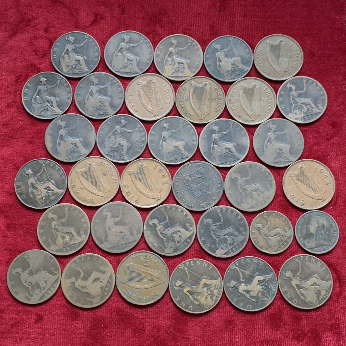 《竞宝斋》第159场-周日，周一 2场 (全场包邮) 英国维多利亚-爱七 便士23枚+半便士2枚，流通品相，醇厚巧克力铜包浆，基本无重复年份，从小维到爱七一网打尽 总计34枚