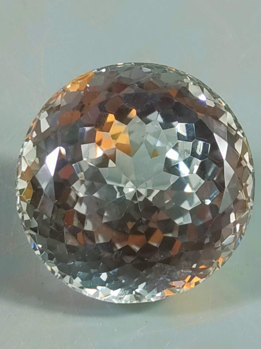 大漆楠木描金盒装钻石💎 ，晶莹剔透，光彩夺目，硬度达十！