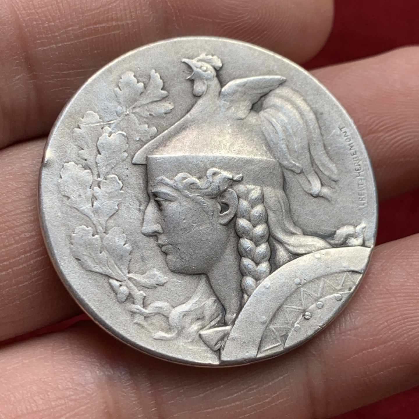 《竞宝斋》第159场-周日，周一 2场 (全场包邮) 法国 少见 戎装女神银章 37mm 20.75g 边铭野猪 菱形 argent950