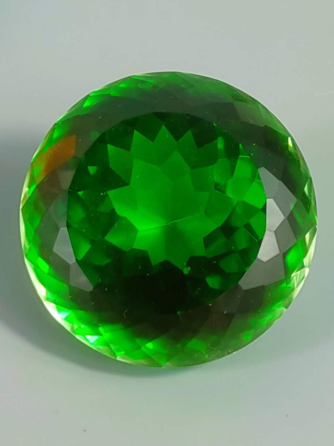 大漆楠木描金盒装钻石💎 ，晶莹剔透，光彩夺目，硬度达十！