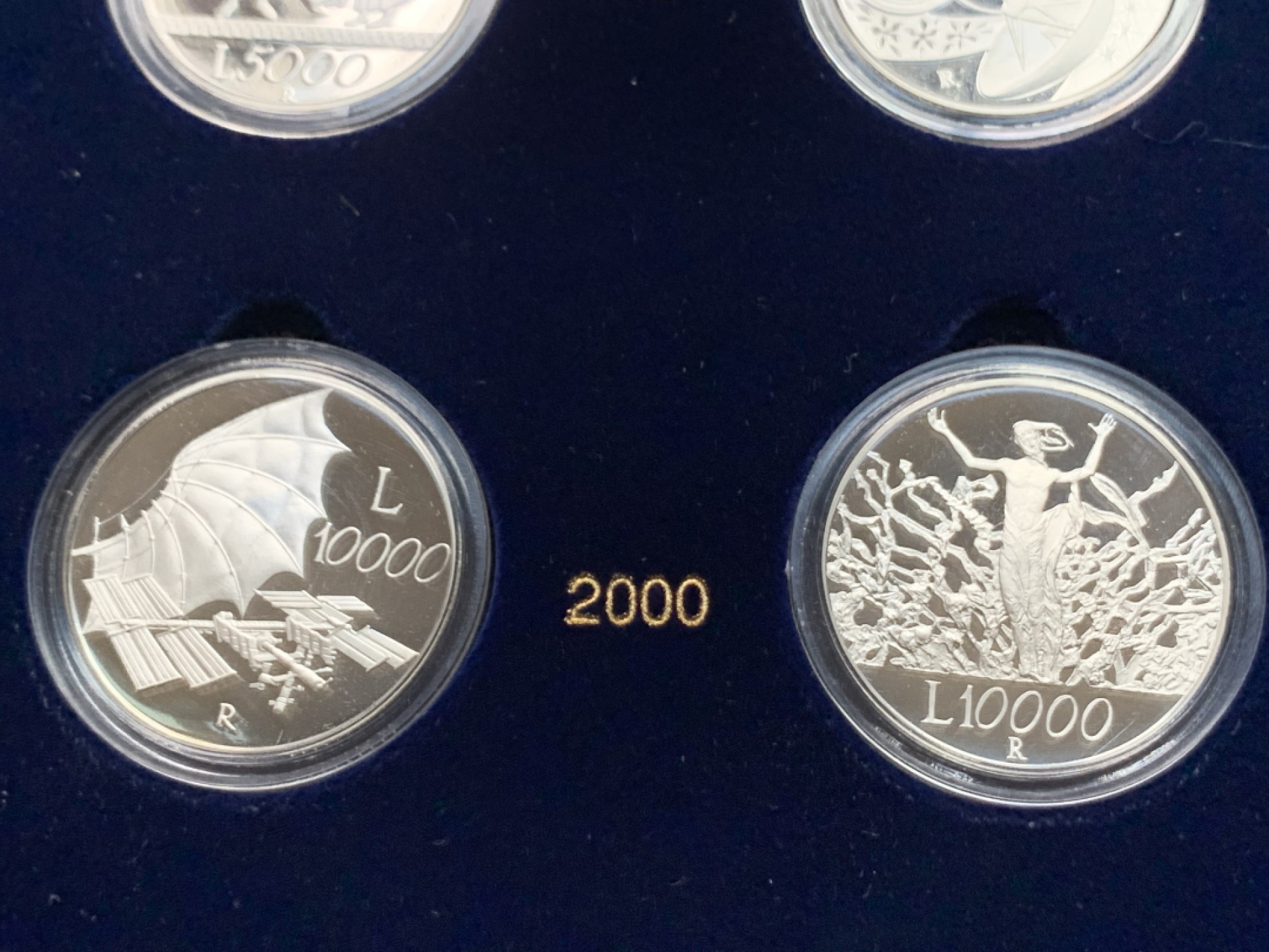 《竞宝斋》第159场-周日，周一 2场 (全场包邮) 意大利  1998-2000  精制套币  含获奖币  发行7000  盒证全