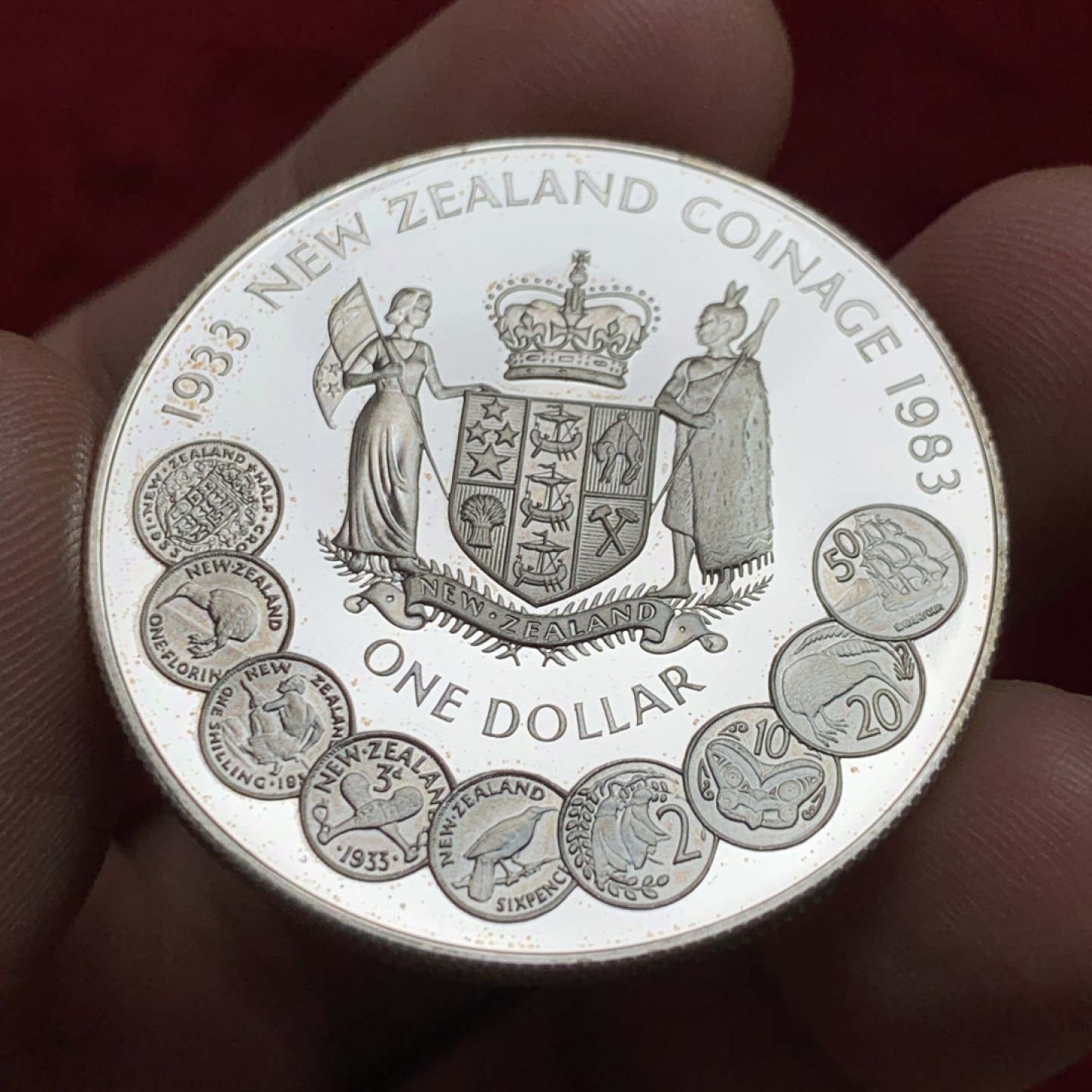 《竞宝斋》第159场-周日，周一 2场 (全场包邮) 新西兰1983年1元精制纪念银币，货币发行50周年，币中币造型，克朗型27克925银