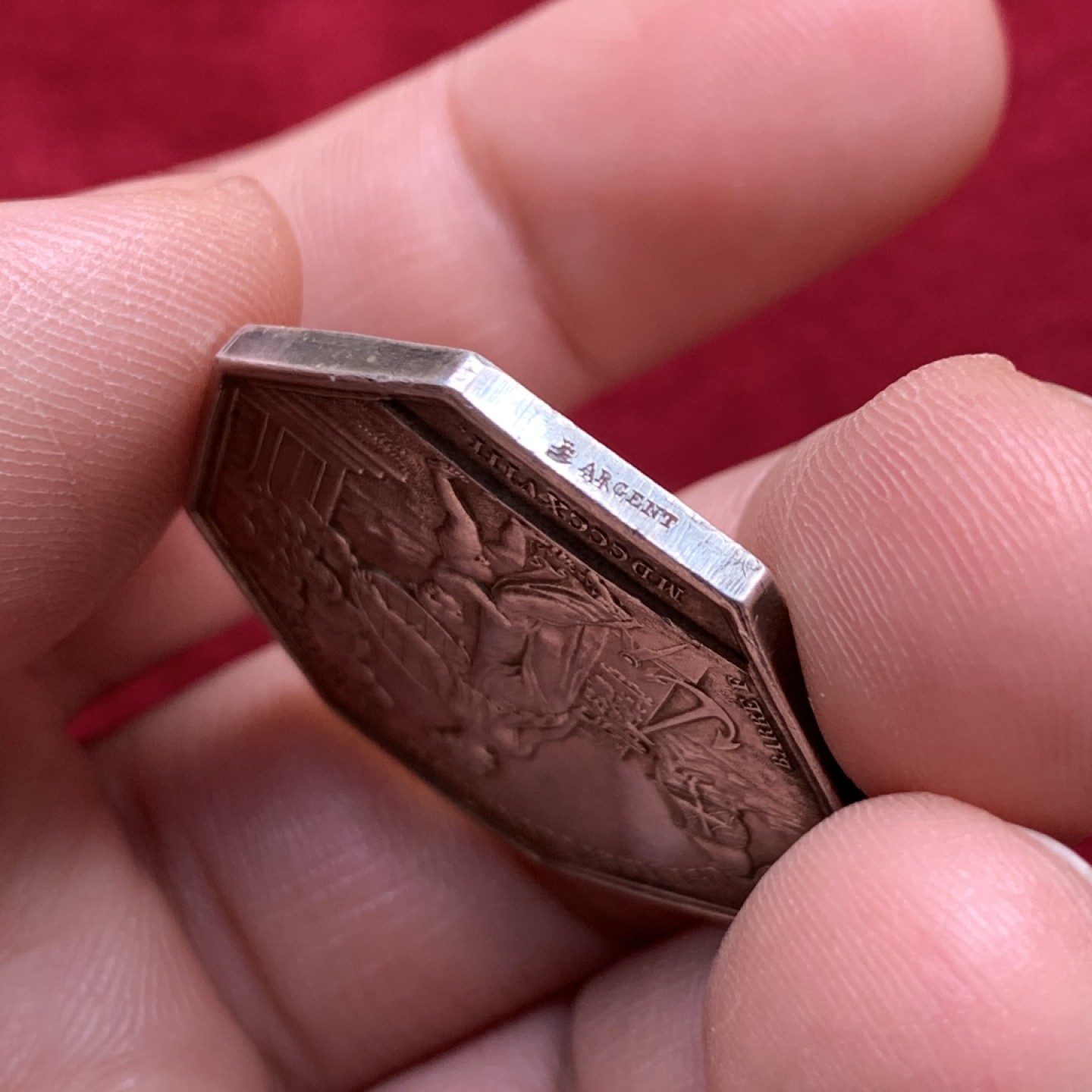 《竞宝斋》第159场-周日，周一 2场 (全场包邮) 法国  路易十八 火宅保险 八角银质代币 船首+银标 早期品种  13.8克 30.7mm