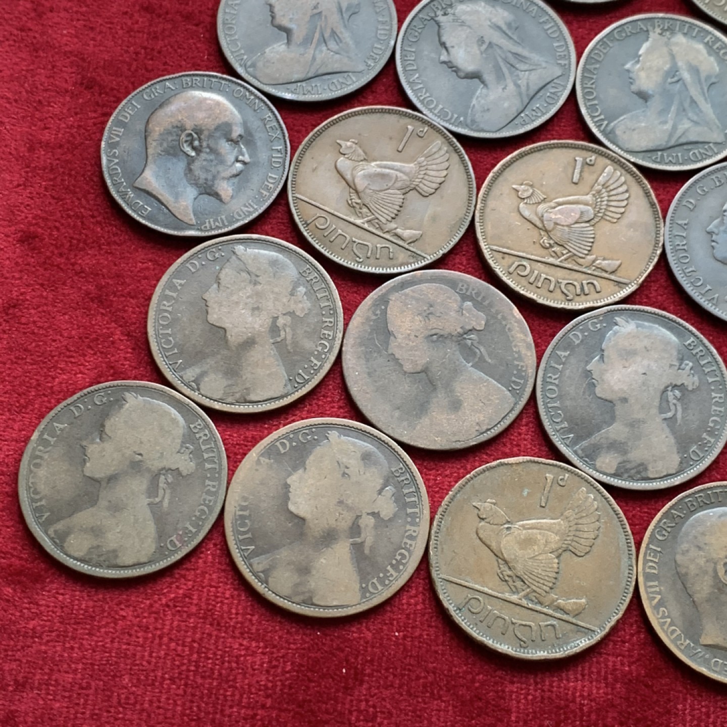《竞宝斋》第159场-周日，周一 2场 (全场包邮) 英国维多利亚-爱七 便士23枚+半便士2枚，流通品相，醇厚巧克力铜包浆，基本无重复年份，从小维到爱七一网打尽 总计34枚
