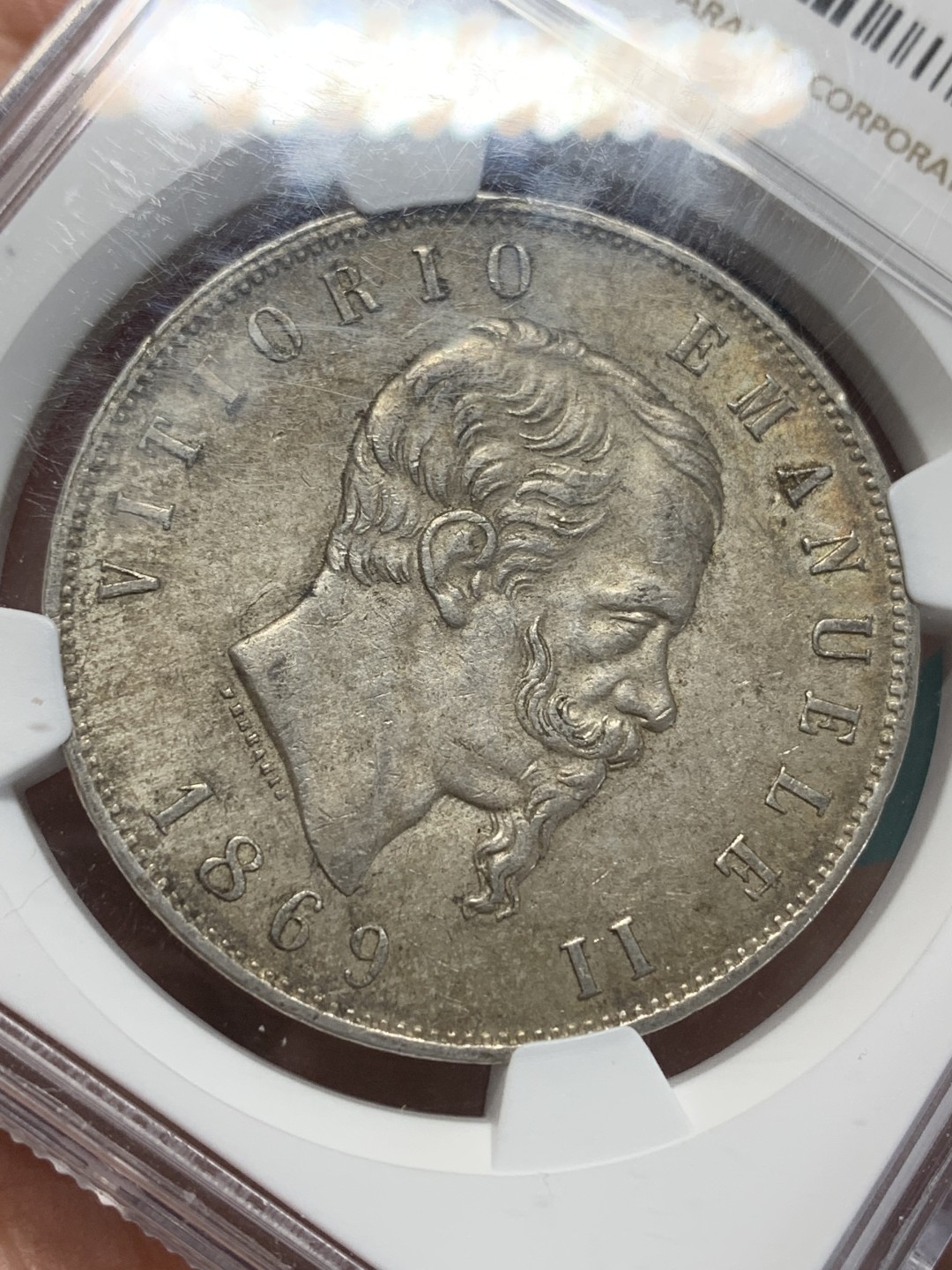 《竞宝斋》第159场-周日，周一 2场 (全场包邮) NGC-MS62 意大利5里拉大银 1869年该品种首年 枪灰色泛橙包浆 意大利国父埃马努埃尔二世早期统治意大利的见证