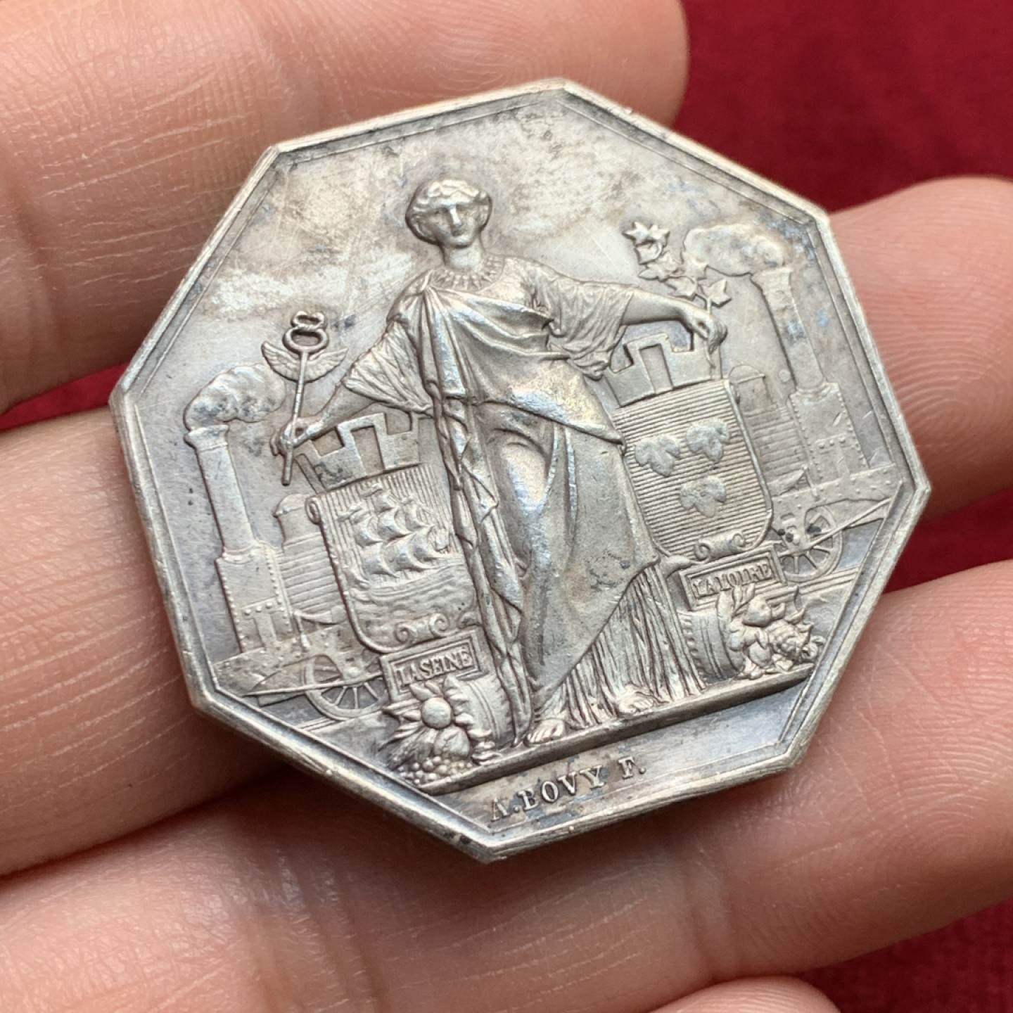 《竞宝斋》第159场-周日，周一 2场 (全场包邮) 法国 1880-1898 巴黎奥尔良铁路 银质八角代币 细节好 对角39mm对边37mm 23.40g 边铭丰饶角argent