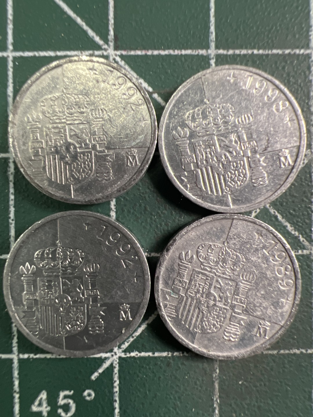 泡泡堂第295期  世界硬币 （无押金，捡漏，全场20包邮，偏远地区除外，接收代拍业务） 西班牙一比塞塔4枚 小铝币