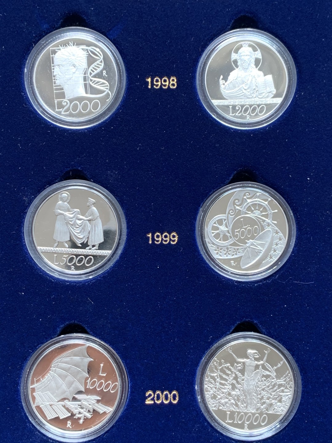 《竞宝斋》第159场-周日，周一 2场 (全场包邮) 意大利  1998-2000  精制套币  含获奖币  发行7000  盒证全