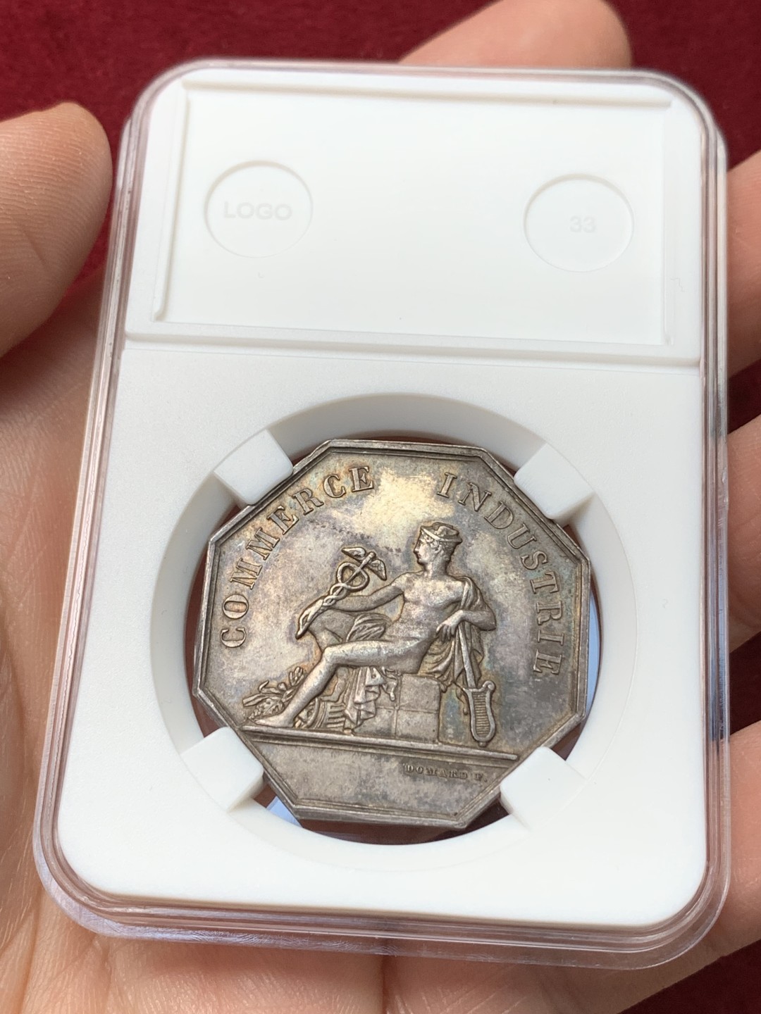 《竞宝斋》第159场-周日，周一 2场 (全场包邮) 法国八角银质代币，1860里昂储蓄银行 金色包浆，味道一流 大块头，21.03g，37mm，丰饶角边铭